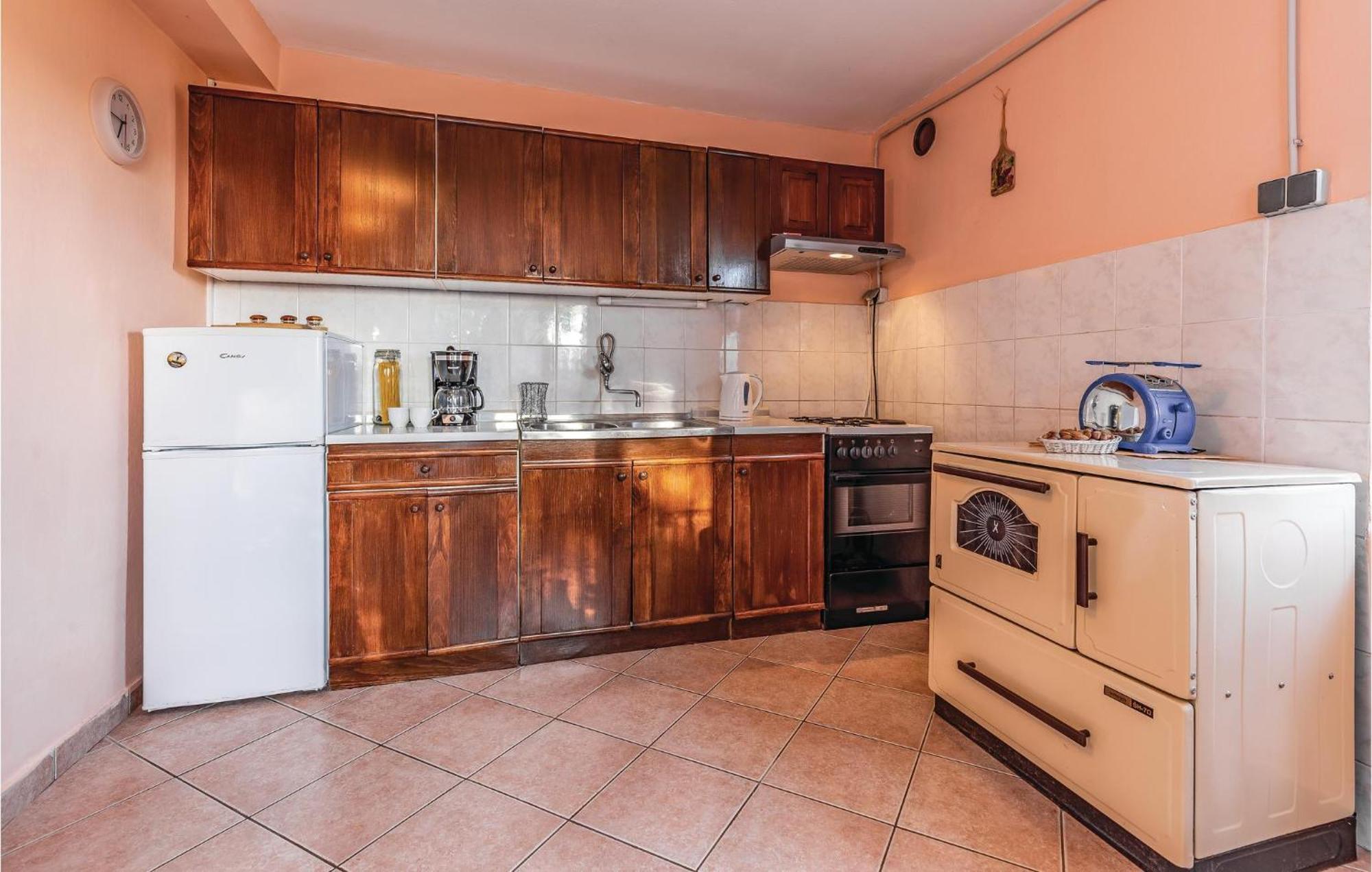 1 Bedroom Pet Friendly Home In Sisan Exterior photo