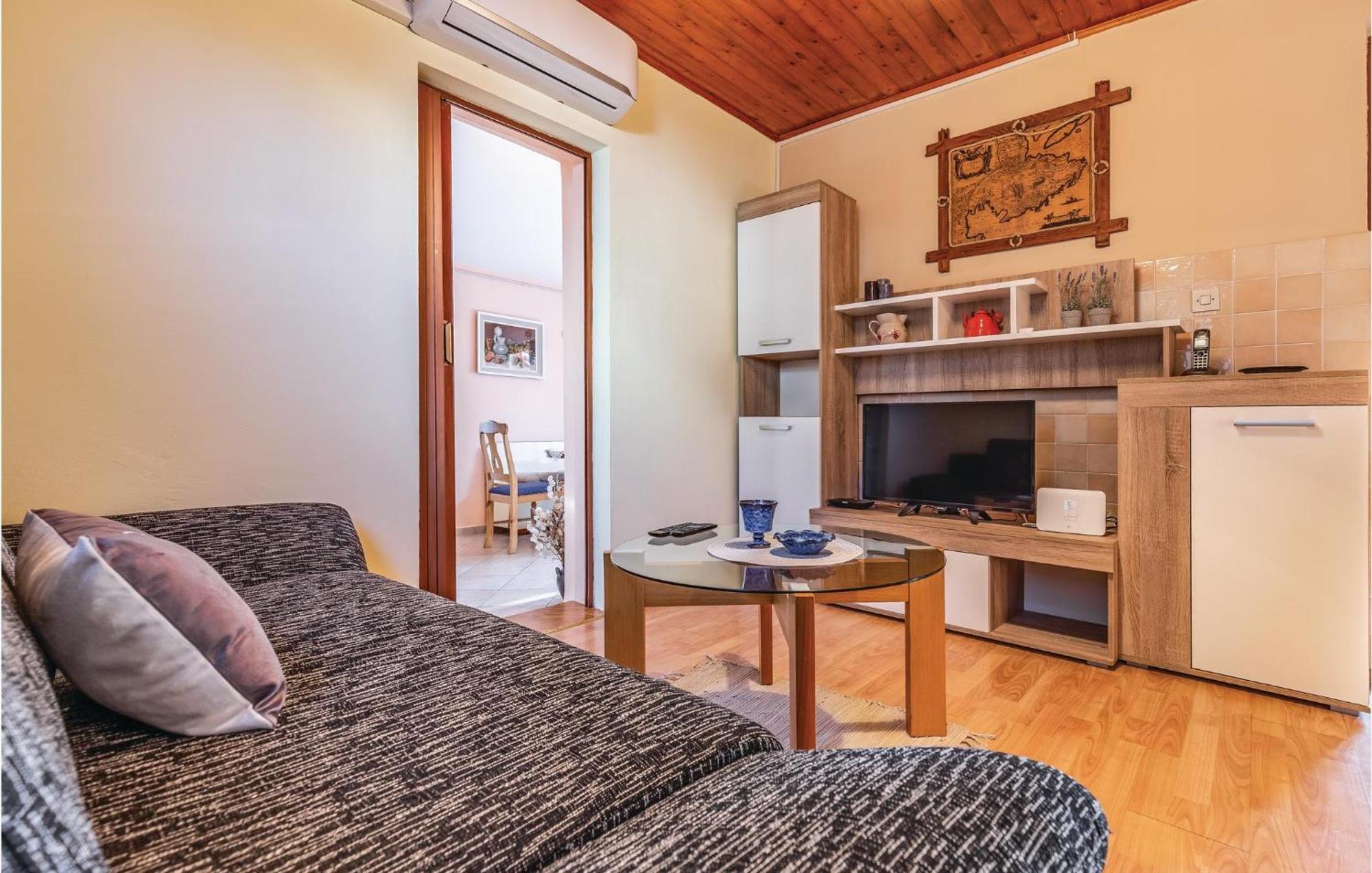 1 Bedroom Pet Friendly Home In Sisan Exterior photo