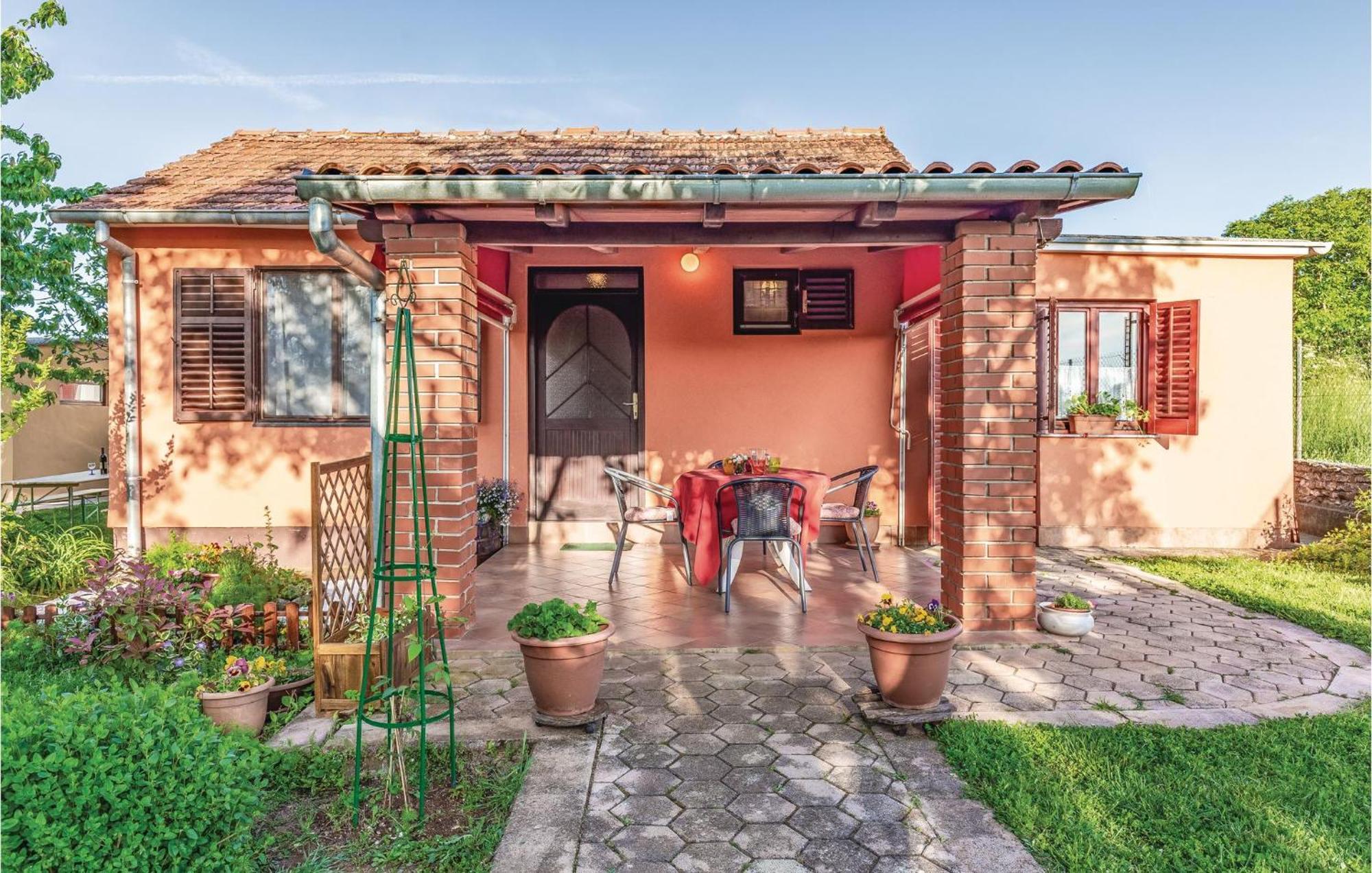 1 Bedroom Pet Friendly Home In Sisan Exterior photo